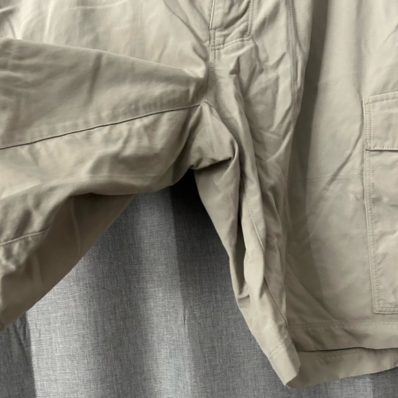 Men’s Patagonia Light Gray Cargo Shorts - Picture 7 of 11